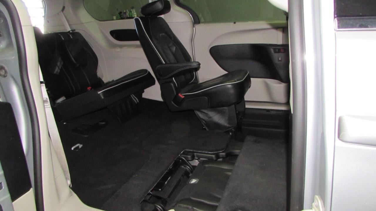 2023 Silver Mist Clearcoat Chrysler Pacifica Limited FWD Van