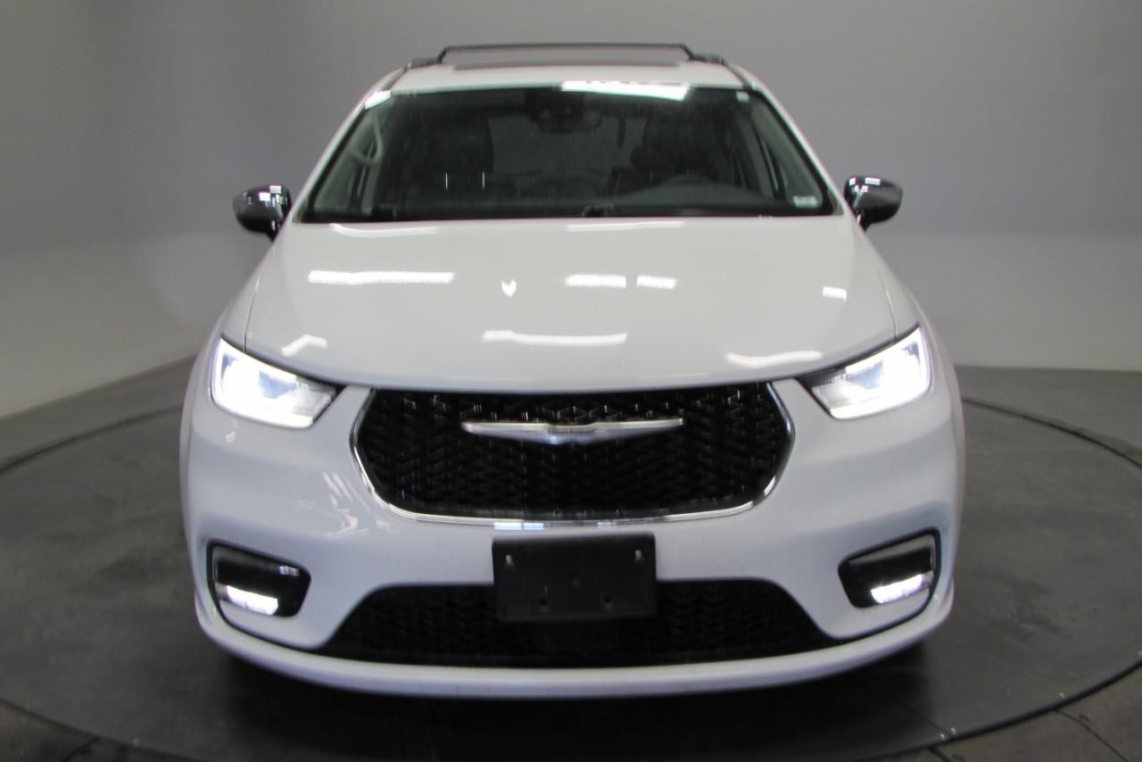 2023 Bright White Clearcoat Chrysler Pacifica Limited FWD Van
