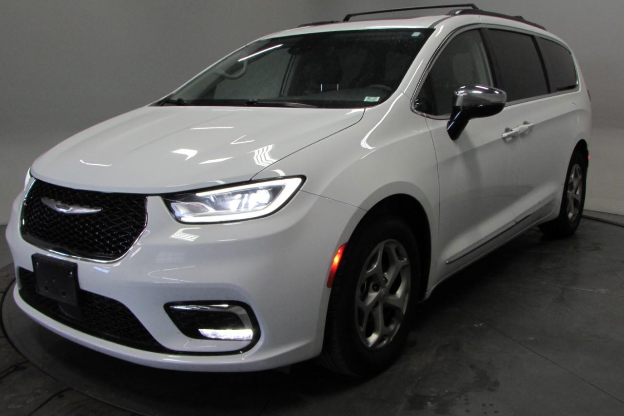2023 Bright White Clearcoat Chrysler Pacifica Limited FWD Van
