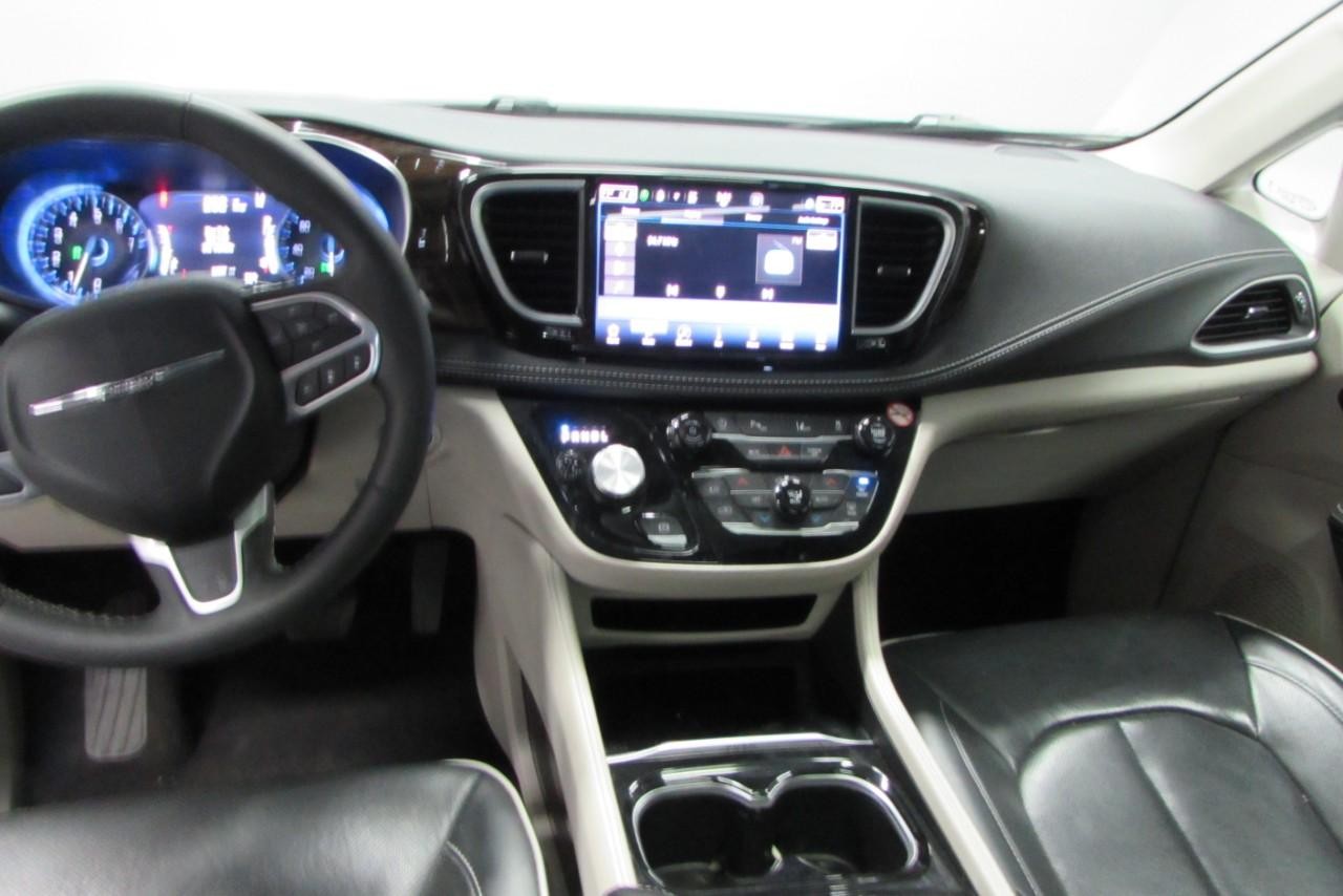 2023 Bright White Clearcoat Chrysler Pacifica Limited FWD Van