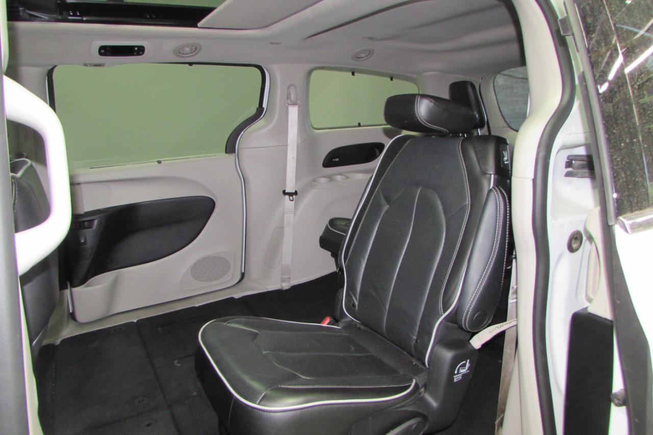2023 Bright White Clearcoat Chrysler Pacifica Limited FWD Van