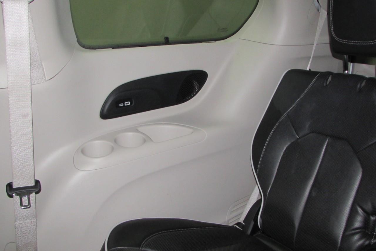 2023 Bright White Clearcoat Chrysler Pacifica Limited FWD Van