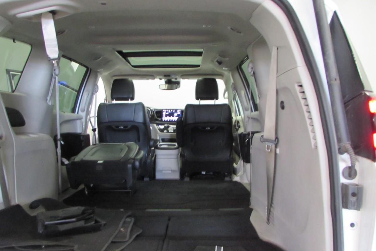 2023 Bright White Clearcoat Chrysler Pacifica Limited FWD Van