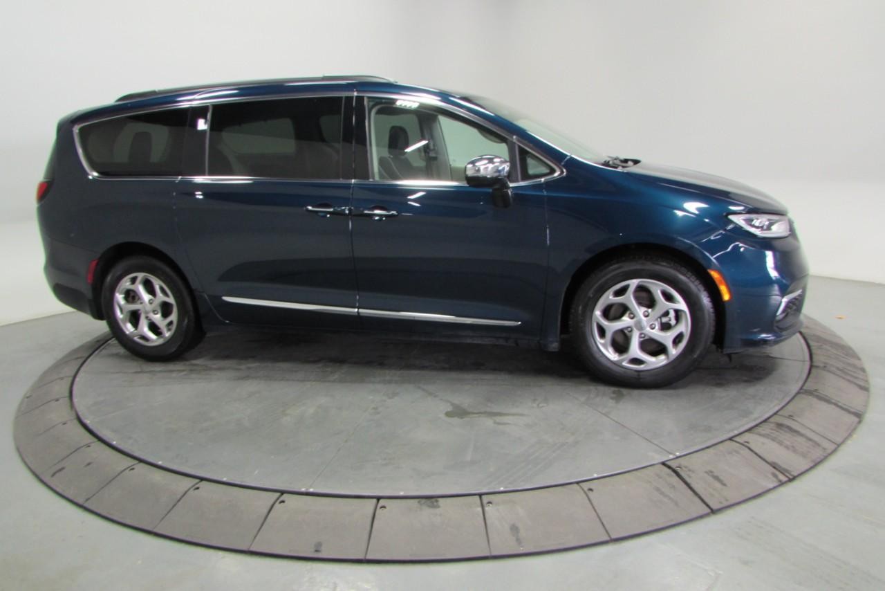 2023 Fathom Blue Pearlcoat Chrysler Pacifica Limited FWD Van