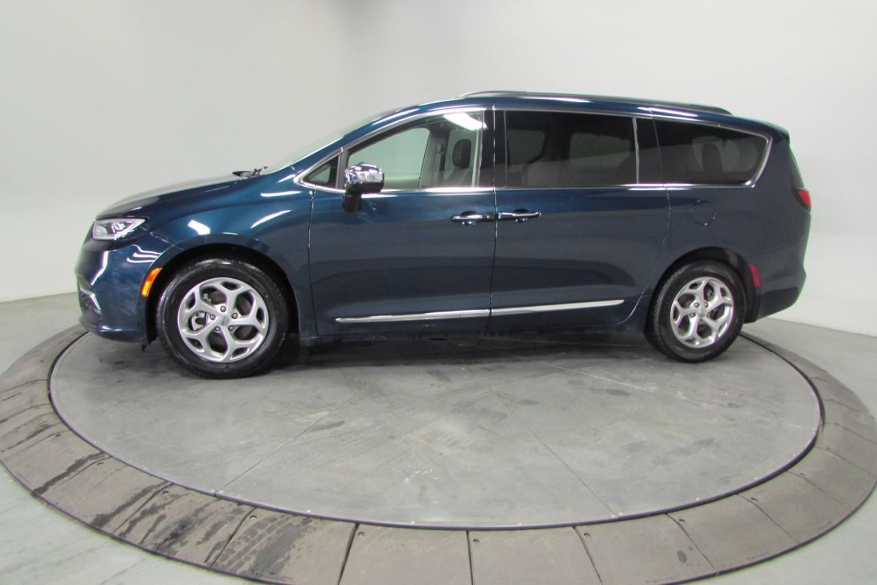 2023 Fathom Blue Pearlcoat Chrysler Pacifica Limited FWD Van