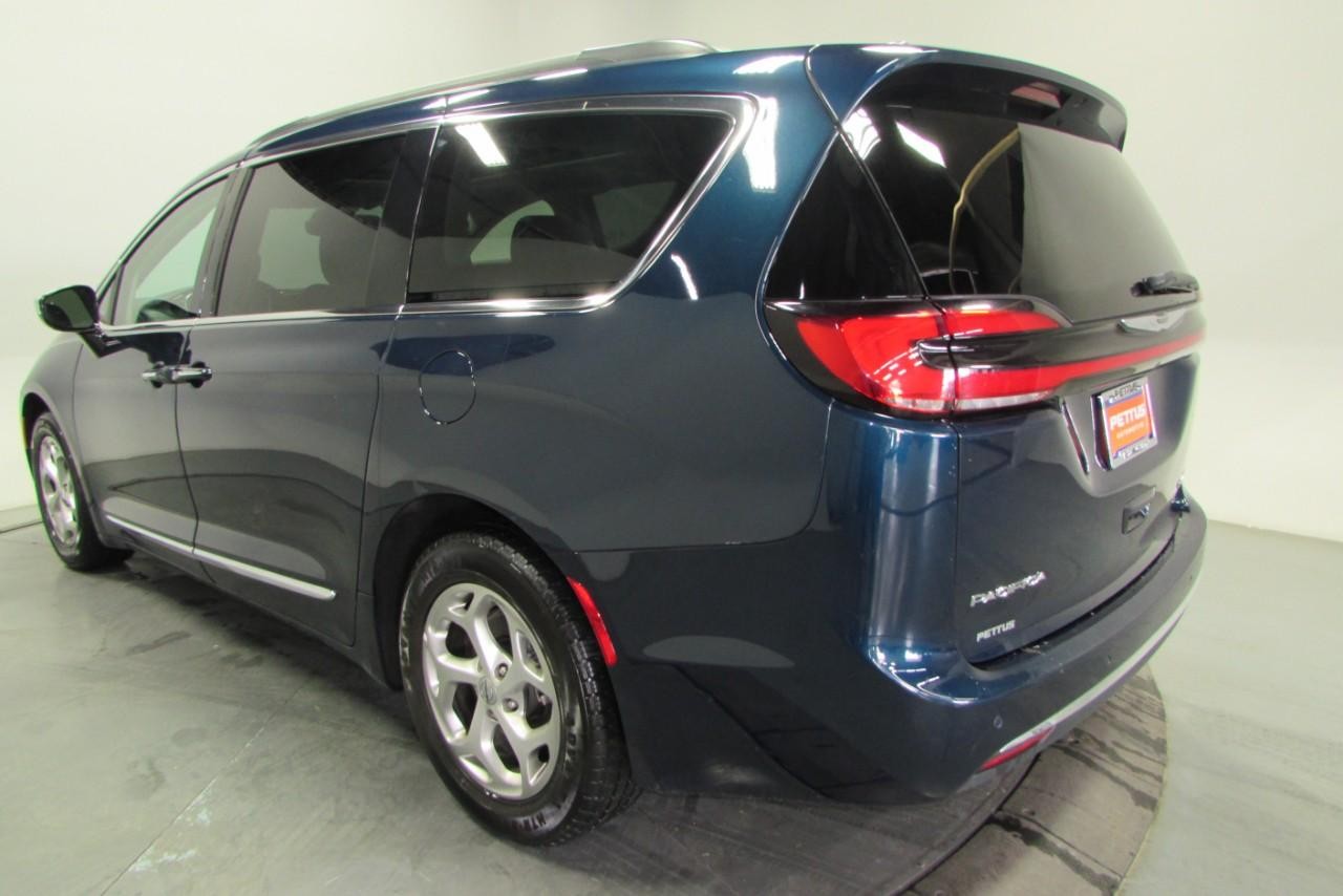 2023 Fathom Blue Pearlcoat Chrysler Pacifica Limited FWD Van