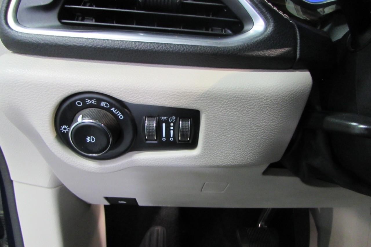 2023 Fathom Blue Pearlcoat Chrysler Pacifica Limited FWD Van