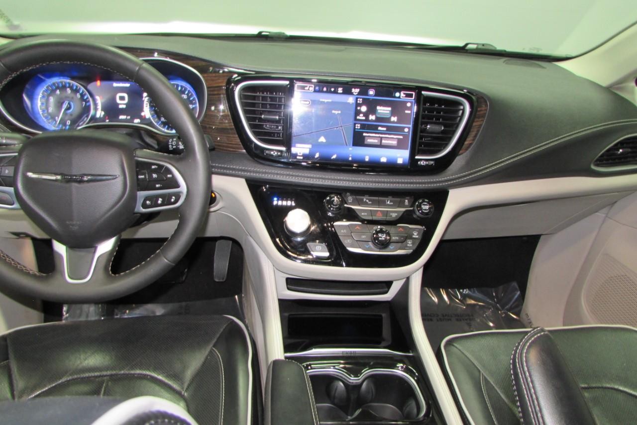 2023 Fathom Blue Pearlcoat Chrysler Pacifica Limited FWD Van