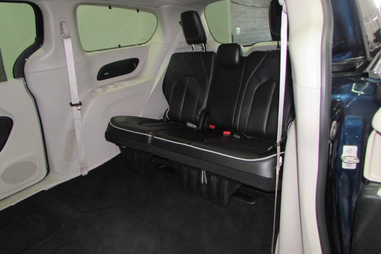 2023 Fathom Blue Pearlcoat Chrysler Pacifica Limited FWD Van