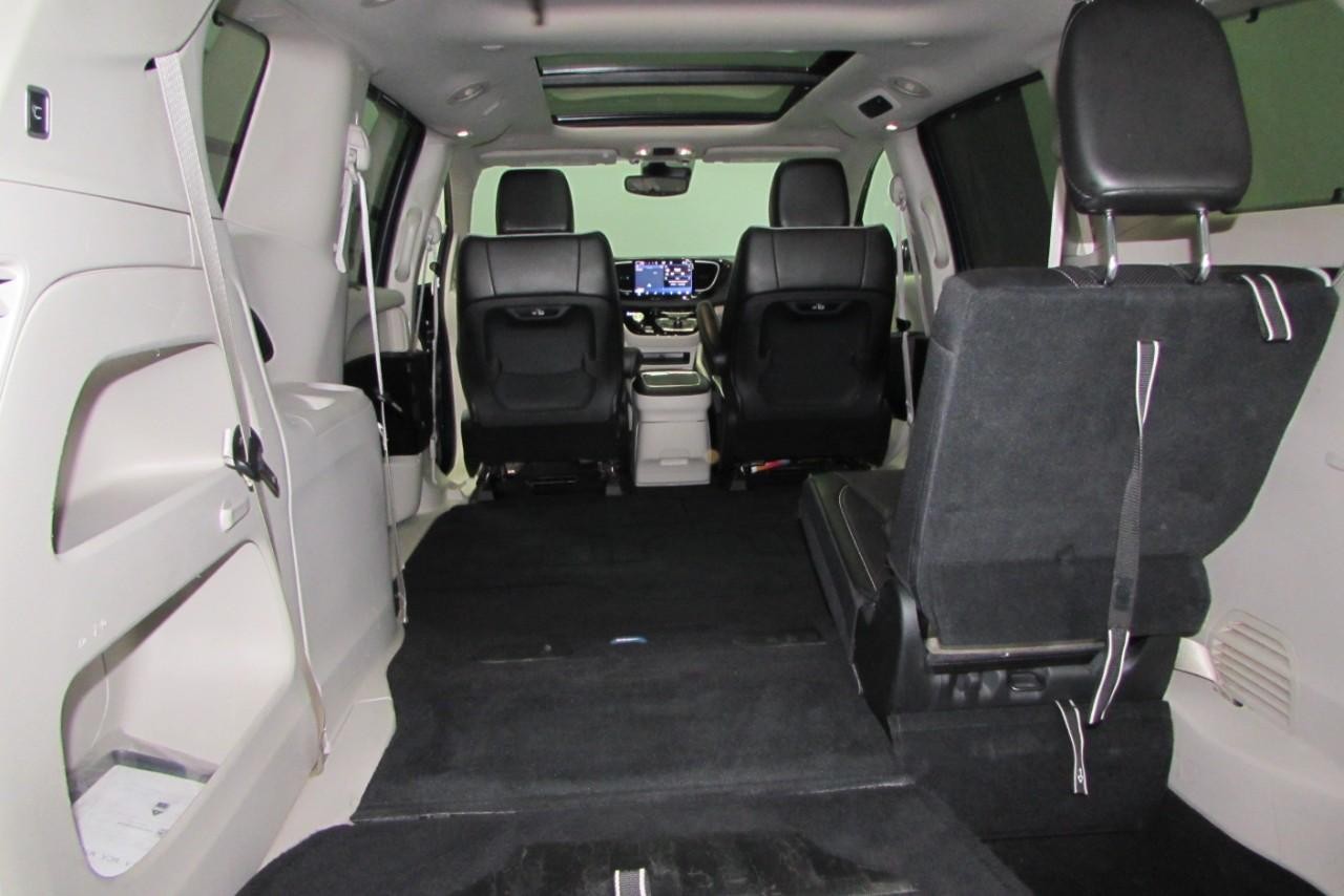 2023 Fathom Blue Pearlcoat Chrysler Pacifica Limited FWD Van