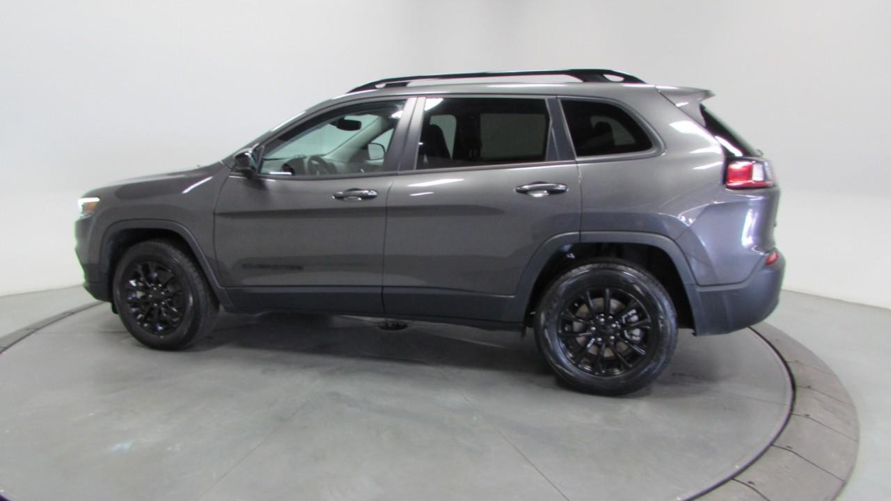 2023 Granite Crystal Metallic Clearcoat Jeep Cherokee Altitude 4X4 SUV