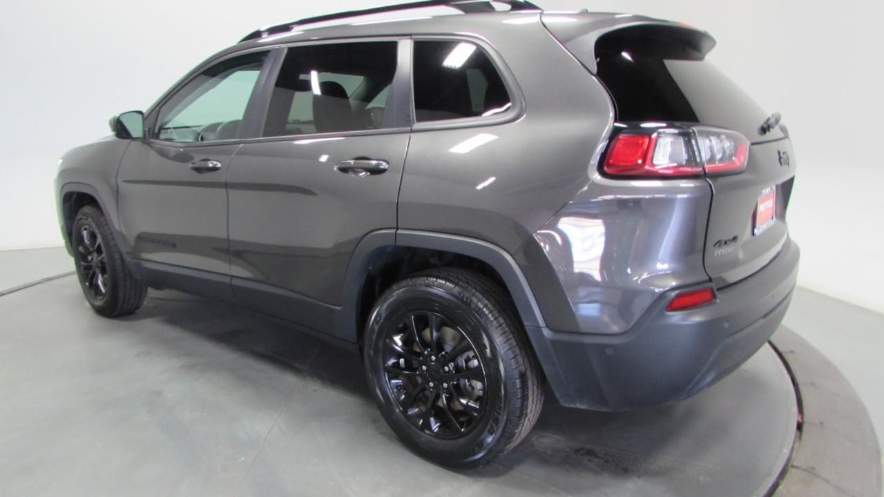 2023 Granite Crystal Metallic Clearcoat Jeep Cherokee Altitude 4X4 SUV