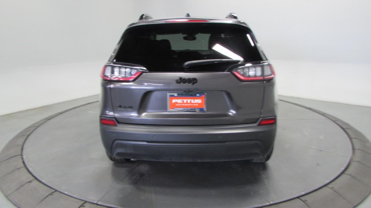 2023 Granite Crystal Metallic Clearcoat Jeep Cherokee Altitude 4X4 SUV