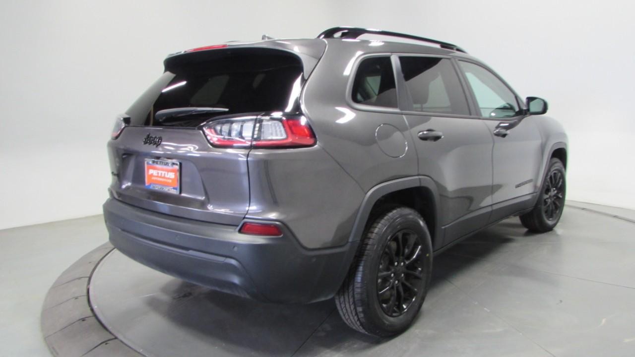 2023 Granite Crystal Metallic Clearcoat Jeep Cherokee Altitude 4X4 SUV