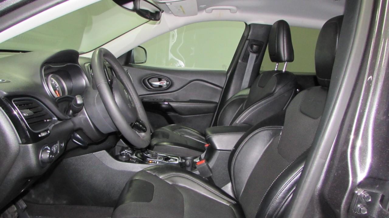 2023 Granite Crystal Metallic Clearcoat Jeep Cherokee Altitude 4X4 SUV