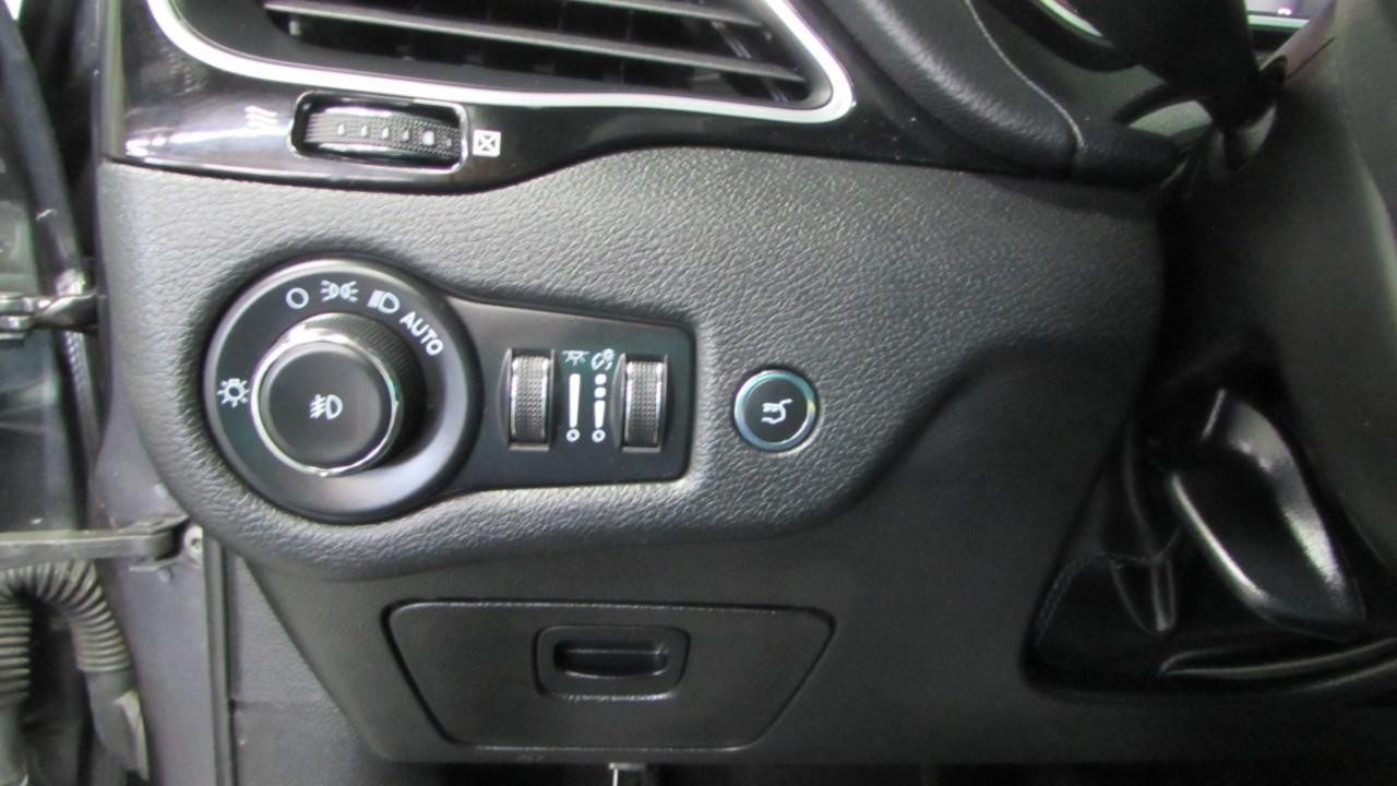 2023 Granite Crystal Metallic Clearcoat Jeep Cherokee Altitude 4X4 SUV