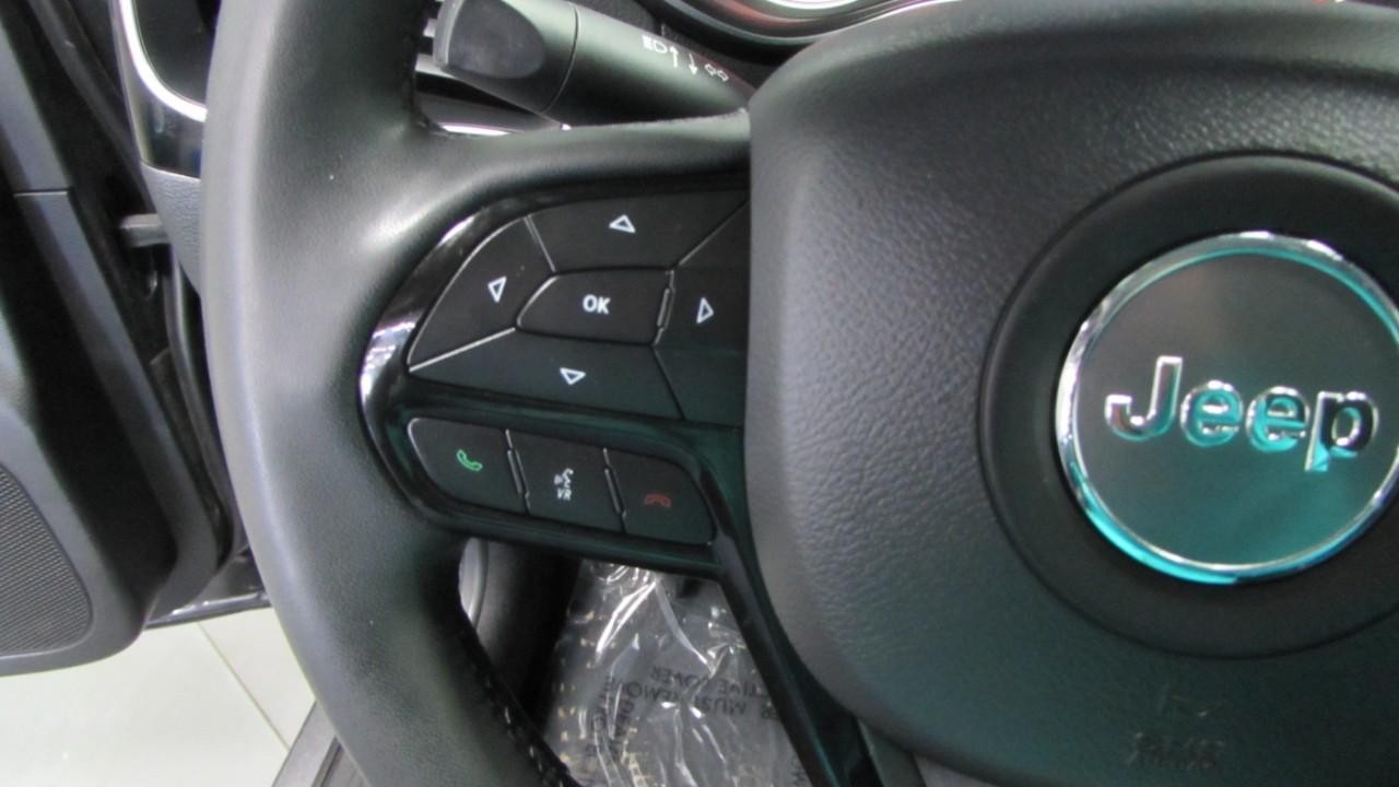 2023 Granite Crystal Metallic Clearcoat Jeep Cherokee Altitude 4X4 SUV
