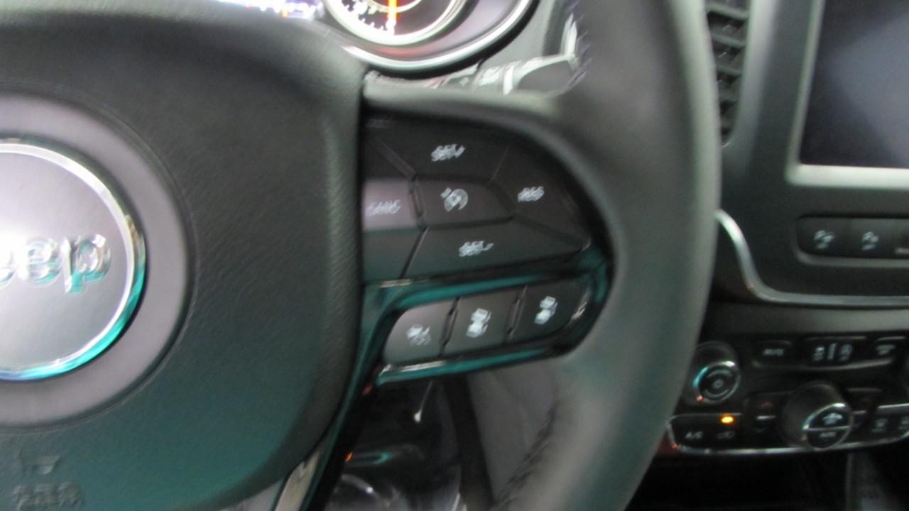 2023 Granite Crystal Metallic Clearcoat Jeep Cherokee Altitude 4X4 SUV