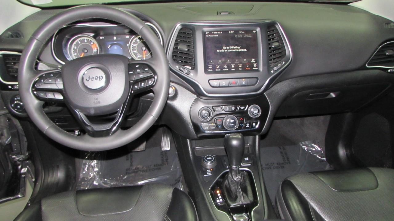 2023 Granite Crystal Metallic Clearcoat Jeep Cherokee Altitude 4X4 SUV