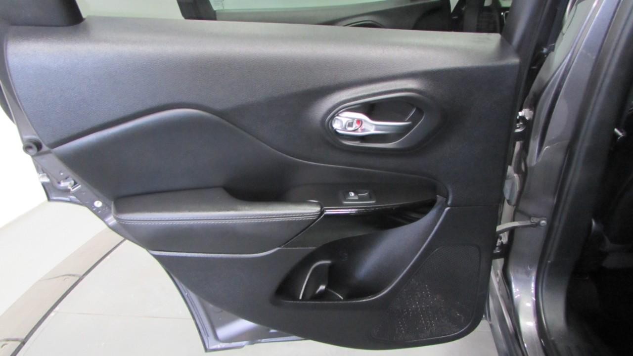 2023 Granite Crystal Metallic Clearcoat Jeep Cherokee Altitude 4X4 SUV