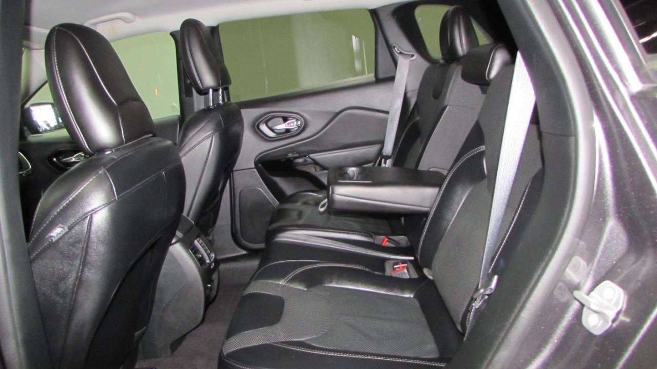 2023 Granite Crystal Metallic Clearcoat Jeep Cherokee Altitude 4X4 SUV
