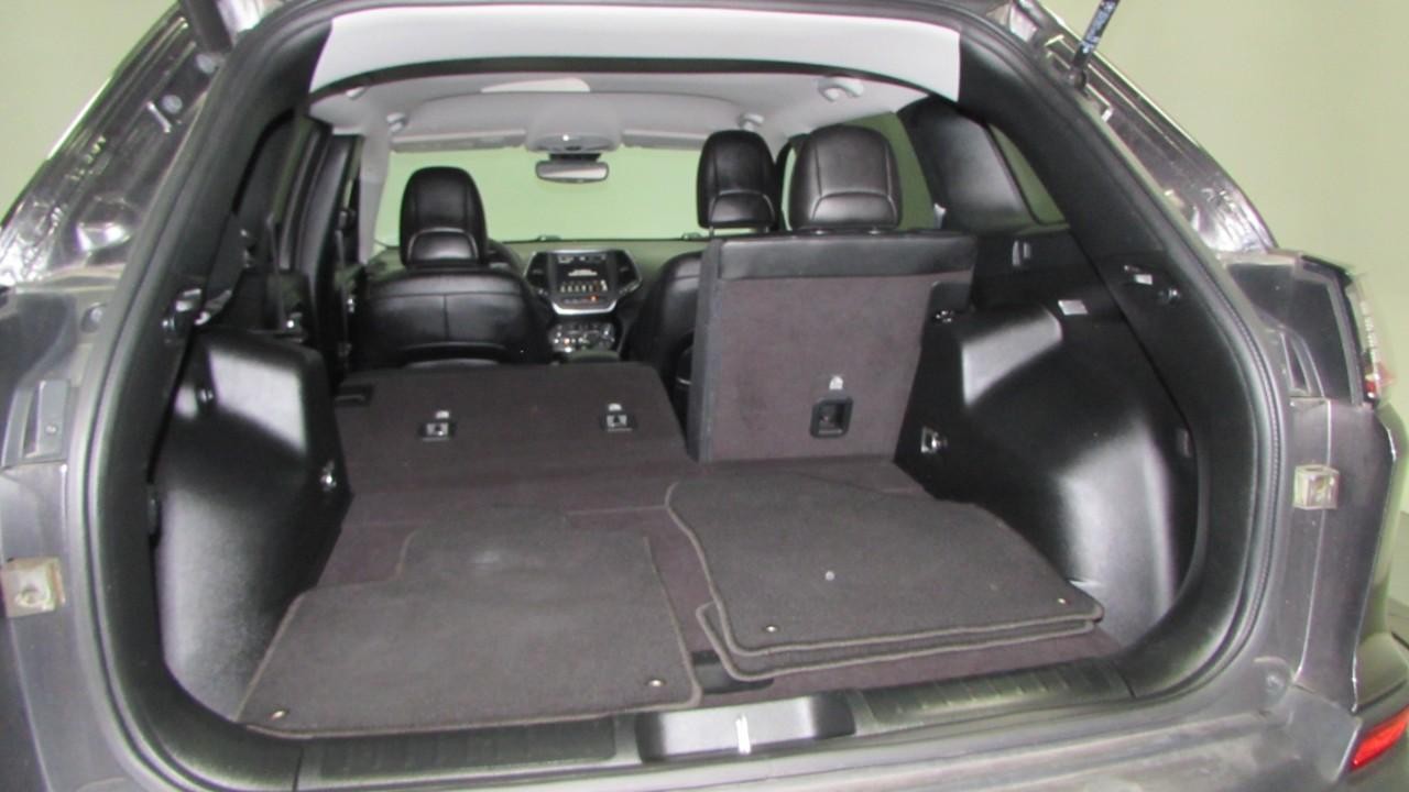 2023 Granite Crystal Metallic Clearcoat Jeep Cherokee Altitude 4X4 SUV