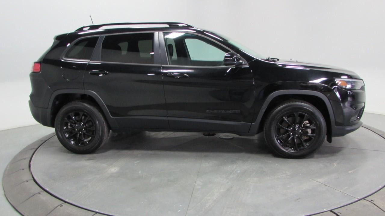 2023 Diamond Black Crystal Pearlcoat Jeep Cherokee Altitude 4X4 SUV