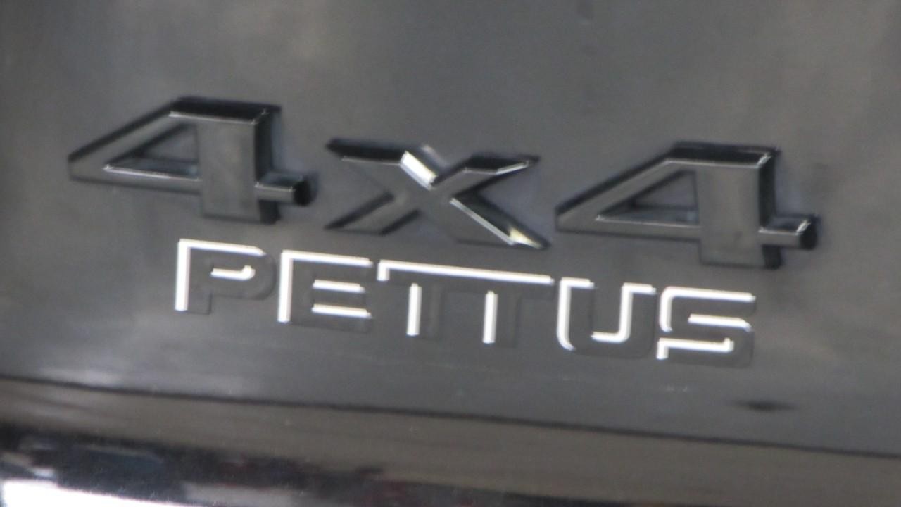 2023 Diamond Black Crystal Pearlcoat Jeep Cherokee Altitude 4X4 SUV