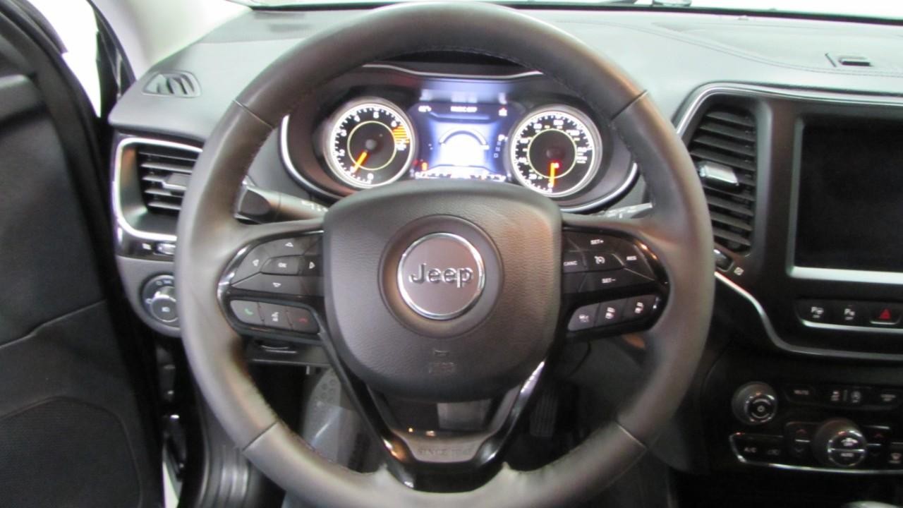 2023 Diamond Black Crystal Pearlcoat Jeep Cherokee Altitude 4X4 SUV