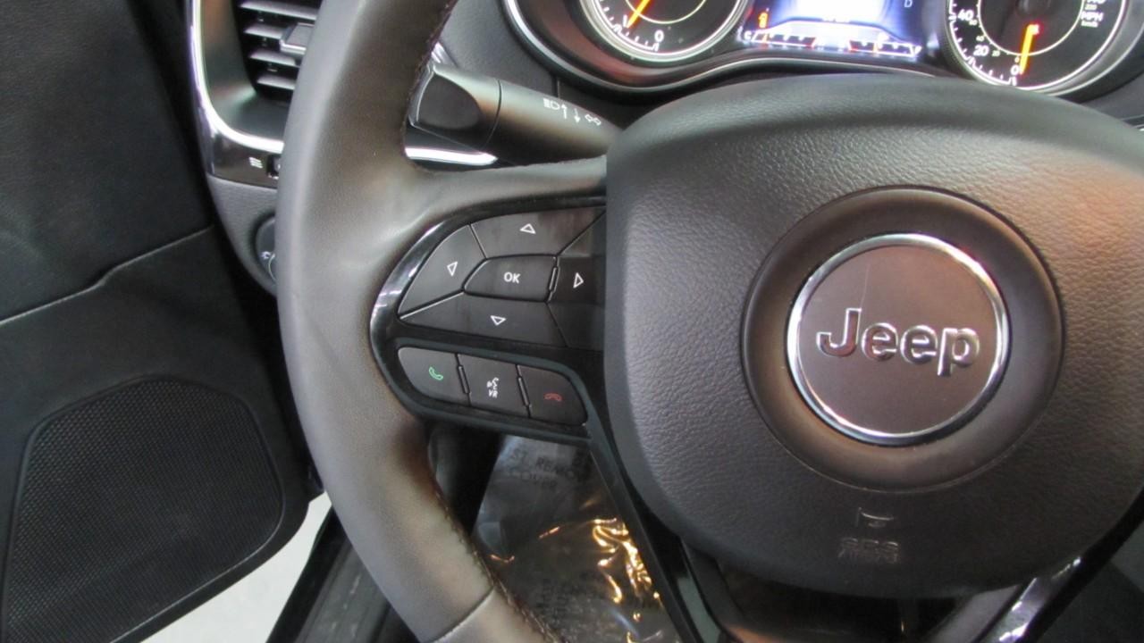 2023 Diamond Black Crystal Pearlcoat Jeep Cherokee Altitude 4X4 SUV