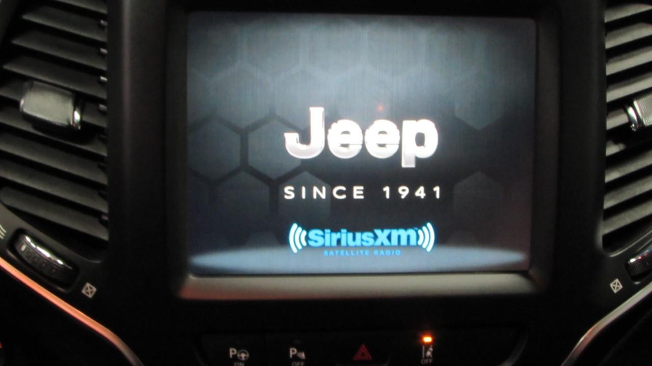 2023 Diamond Black Crystal Pearlcoat Jeep Cherokee Altitude 4X4 SUV