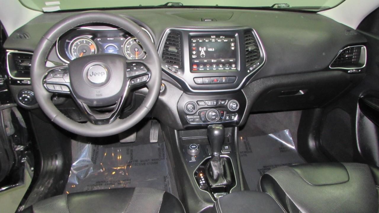 2023 Diamond Black Crystal Pearlcoat Jeep Cherokee Altitude 4X4 SUV