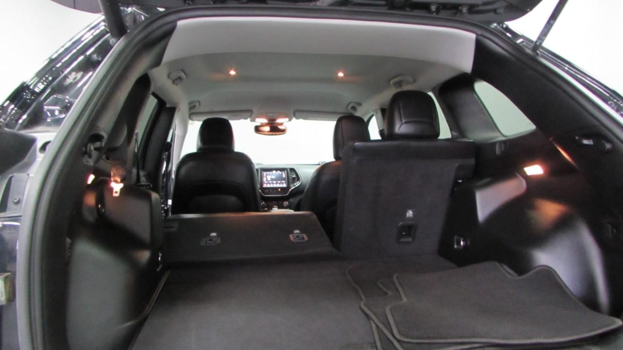 2023 Diamond Black Crystal Pearlcoat Jeep Cherokee Altitude 4X4 SUV