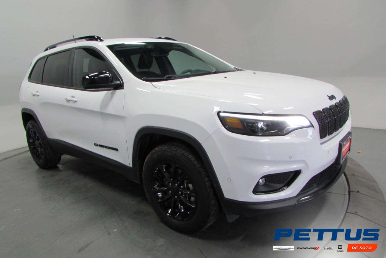 2023 Bright White Clearcoat Jeep Cherokee Altitude SUV