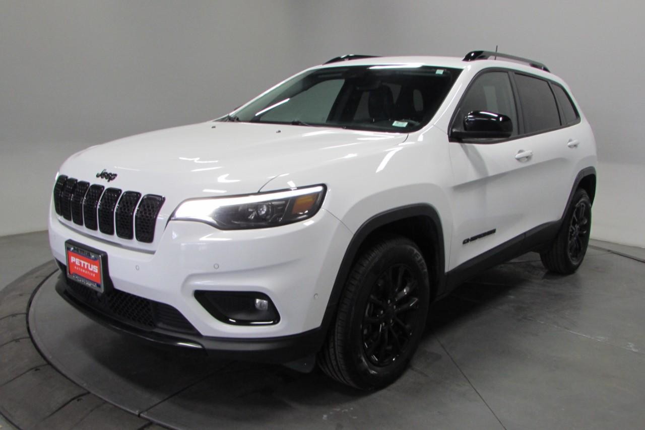 2023 Bright White Clearcoat Jeep Cherokee Altitude 4X4 SUV