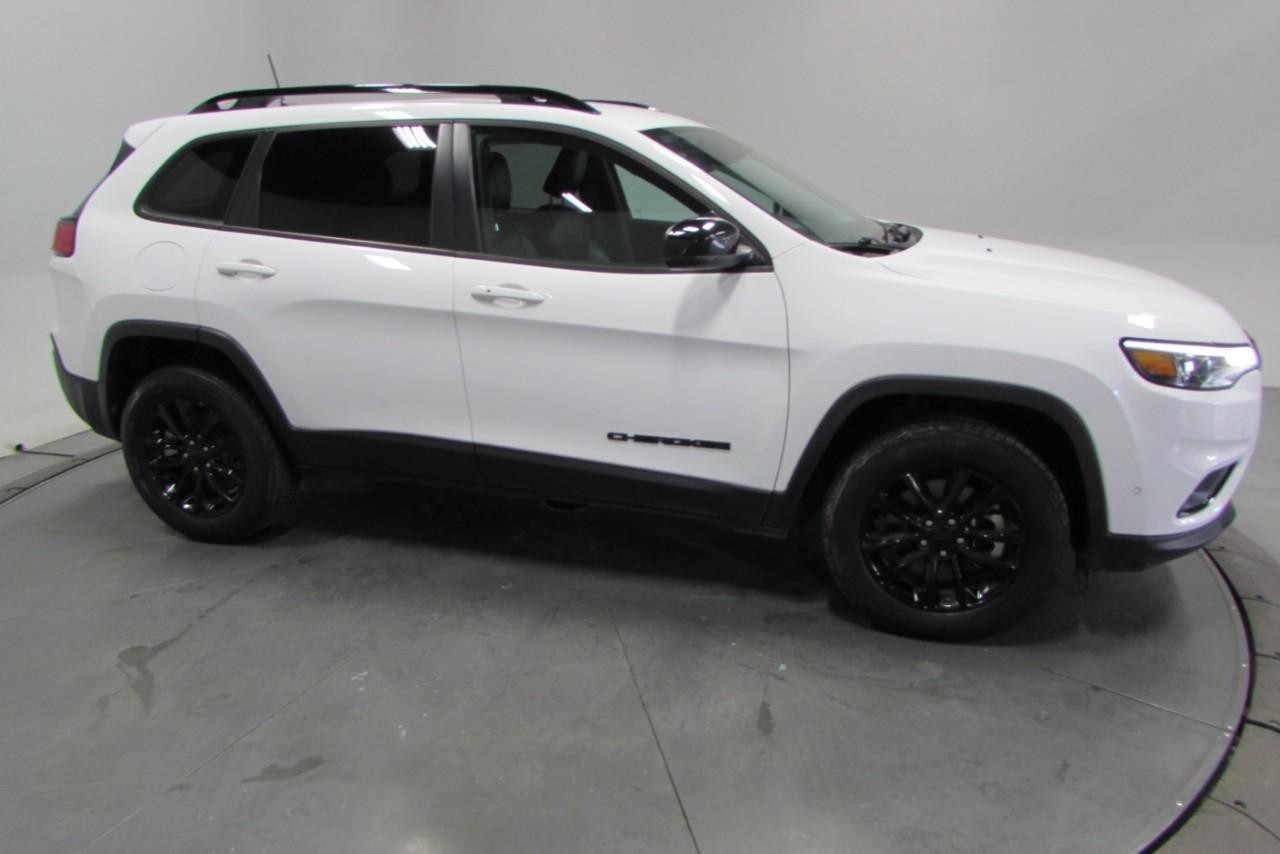 2023 Bright White Clearcoat Jeep Cherokee Altitude 4X4 SUV