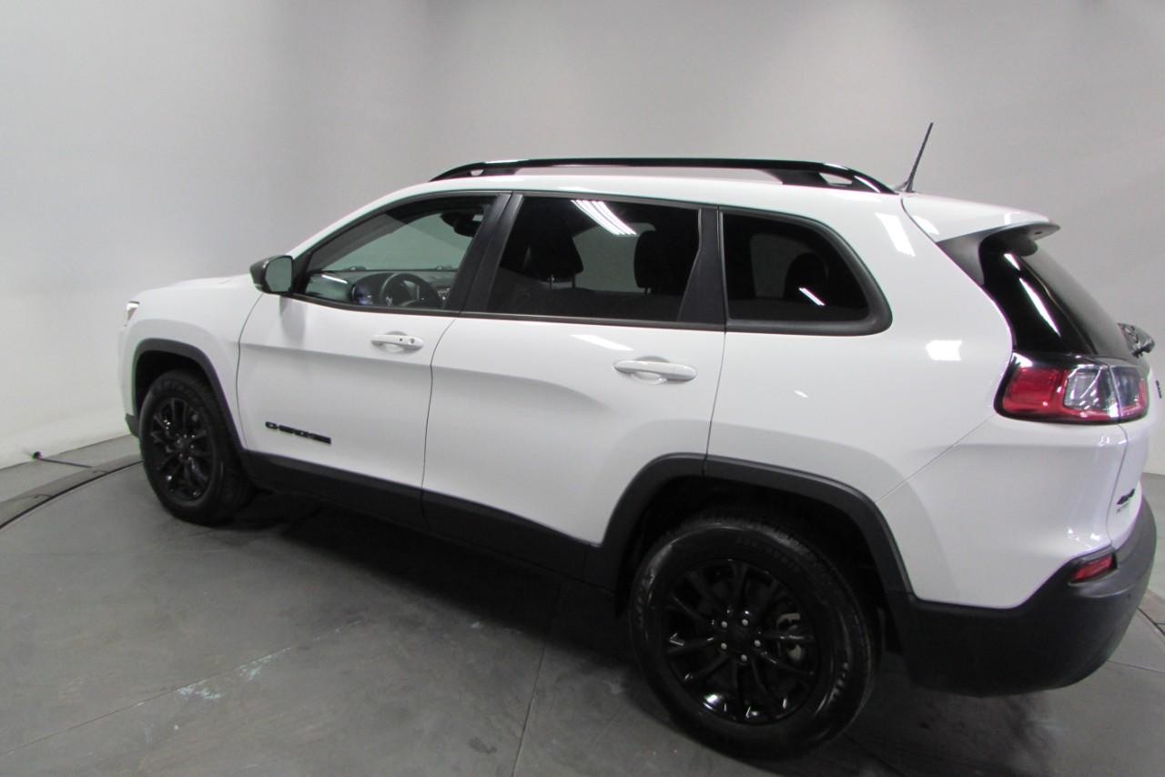 2023 Bright White Clearcoat Jeep Cherokee Altitude 4X4 SUV