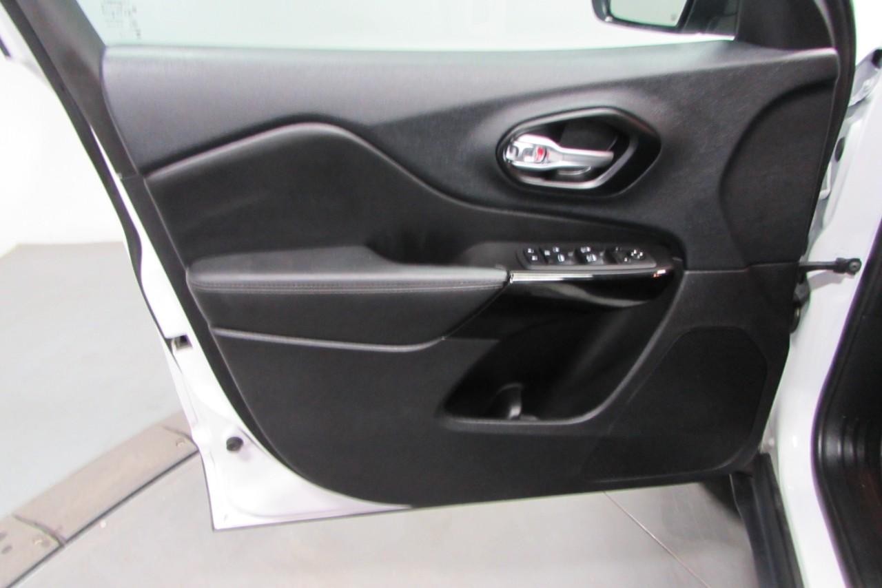 2023 Bright White Clearcoat Jeep Cherokee Altitude 4X4 SUV