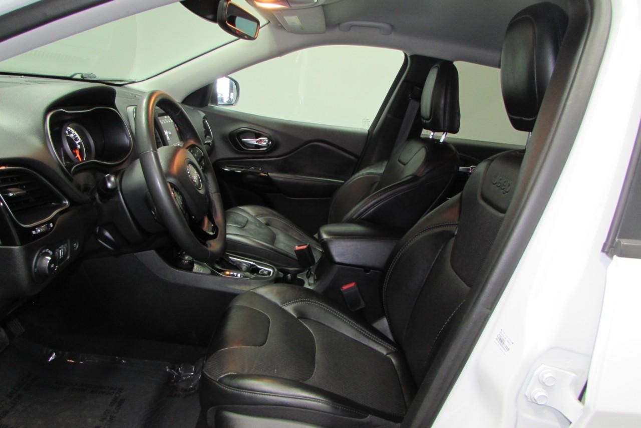 2023 Bright White Clearcoat Jeep Cherokee Altitude 4X4 SUV