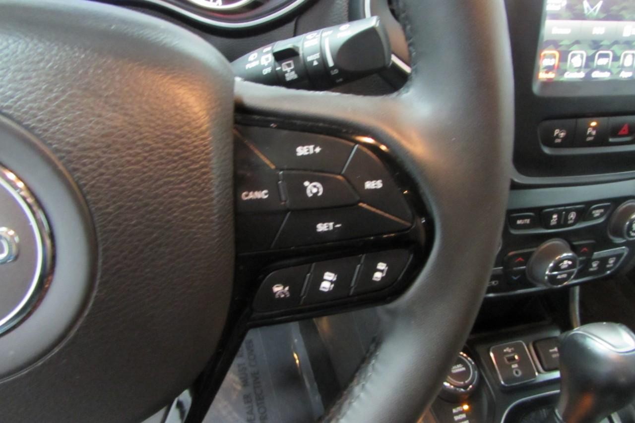 2023 Bright White Clearcoat Jeep Cherokee Altitude 4X4 SUV