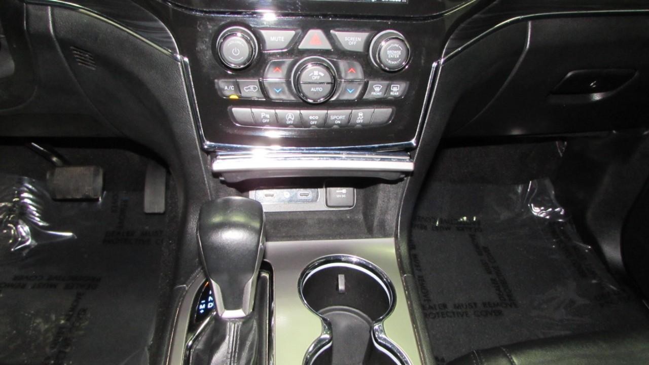 2022 Diamond Black Crystal Pearlcoat Jeep Grand Cherokee WK Limited 4X4 SUV