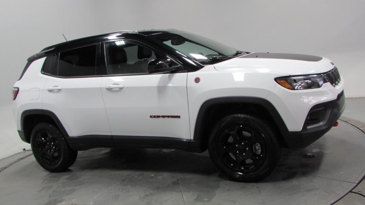 2023 Bright White Clearcoat Jeep Compass Trailhawk 4X4 SUV