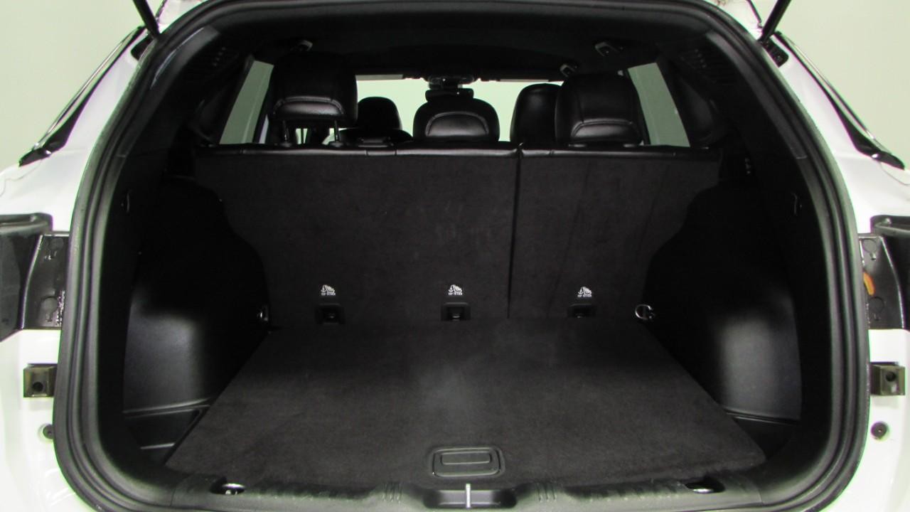 2023 Bright White Clearcoat Jeep Compass Trailhawk 4X4 SUV