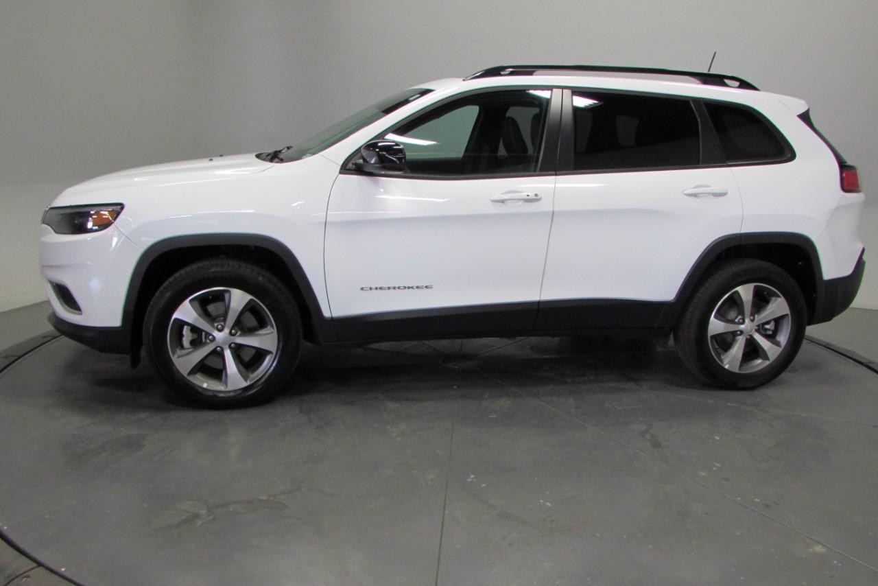 2022 Bright White Clearcoat Jeep Cherokee Limited 4X4 SUV