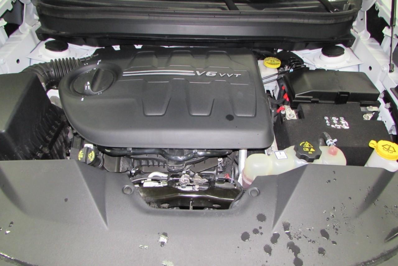 2022 Bright White Clearcoat Jeep Cherokee Limited 4X4 SUV