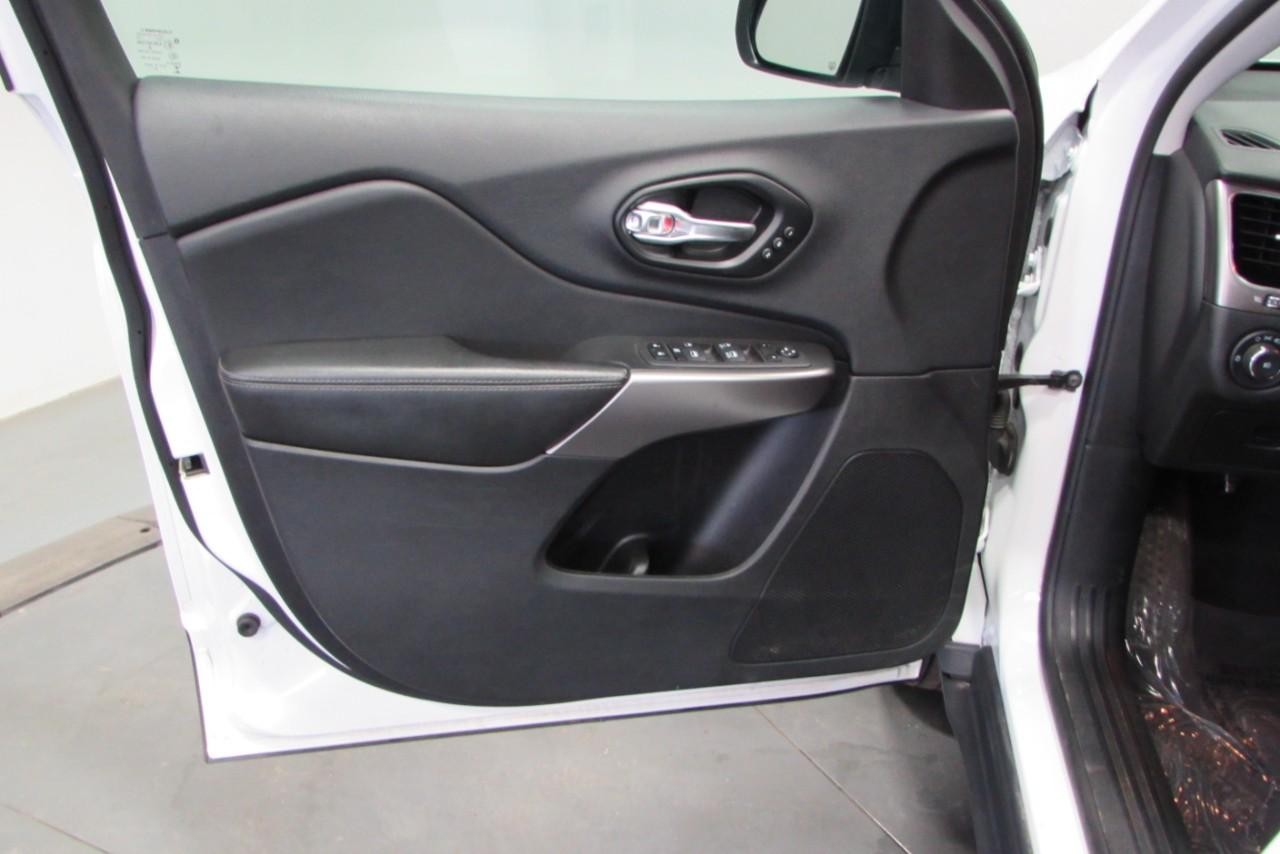 2022 Bright White Clearcoat Jeep Cherokee Limited 4X4 SUV