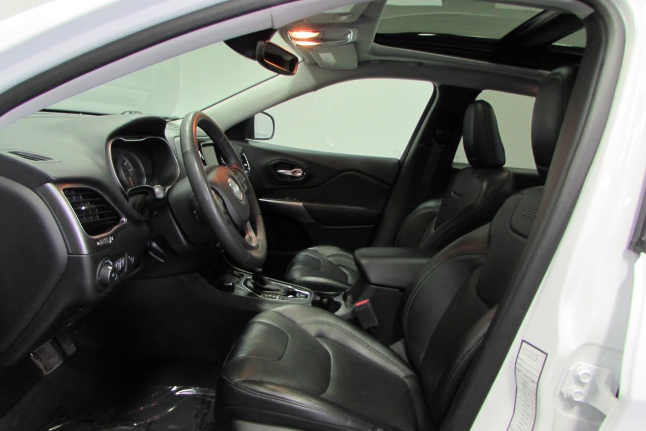 2022 Bright White Clearcoat Jeep Cherokee Limited 4X4 SUV