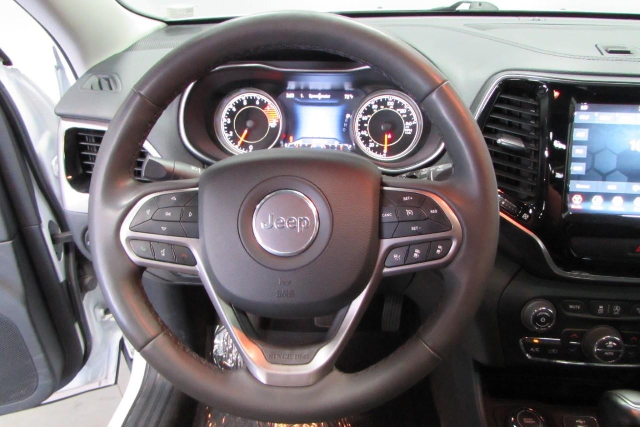 2022 Bright White Clearcoat Jeep Cherokee Limited 4X4 SUV