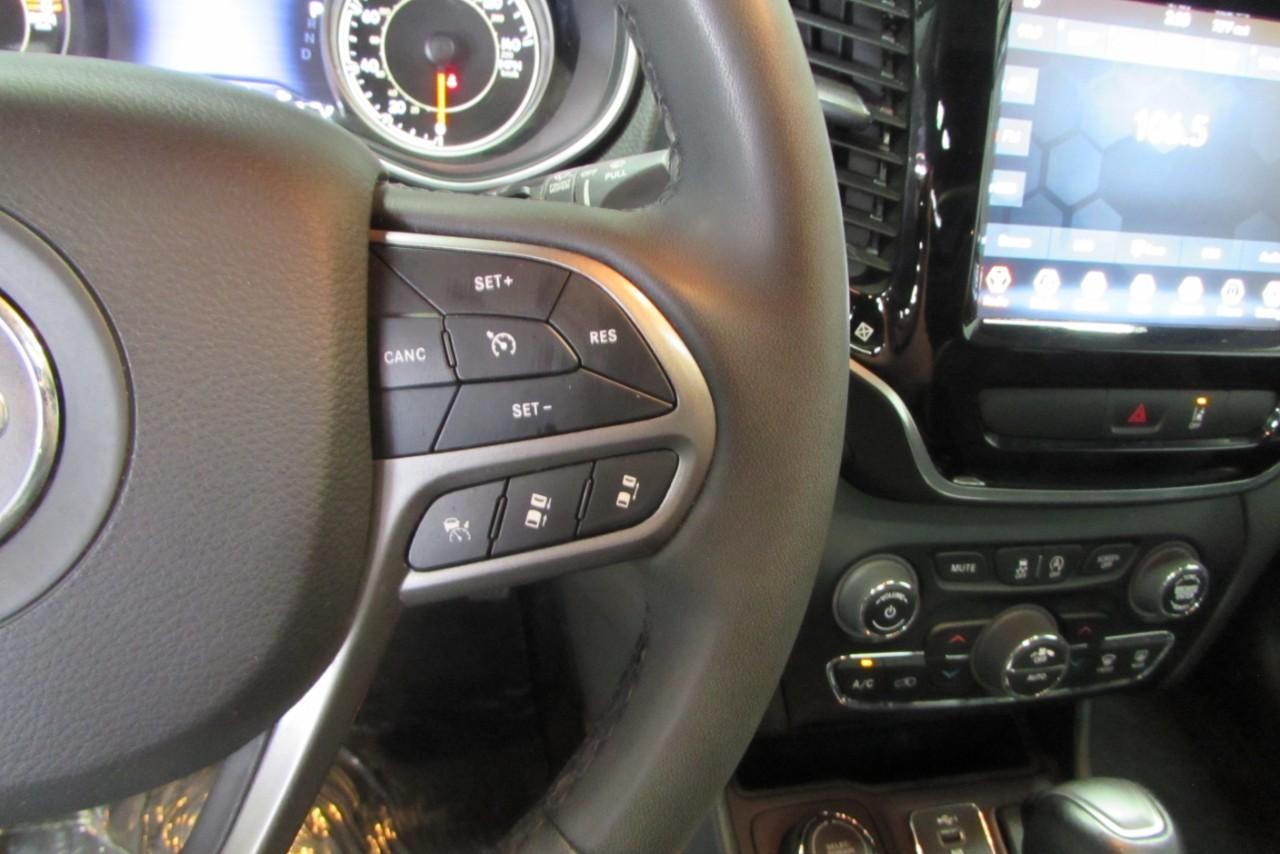 2022 Bright White Clearcoat Jeep Cherokee Limited 4X4 SUV