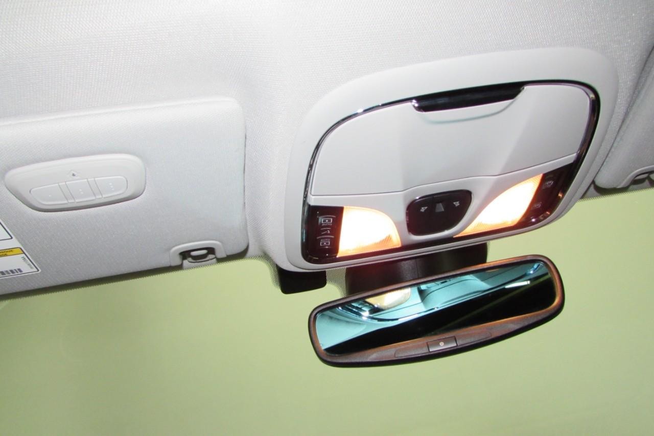 2022 Bright White Clearcoat Jeep Cherokee Limited 4X4 SUV